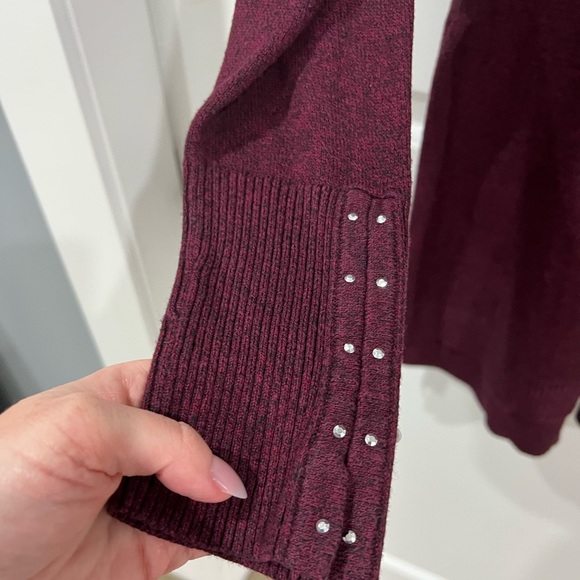 Sweater - Picture 4 of 4